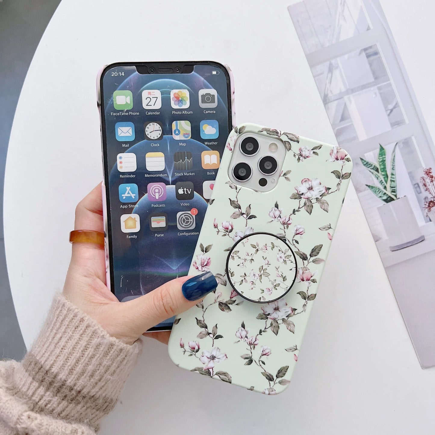 The Retro Floral Slim Case Cover With Holder